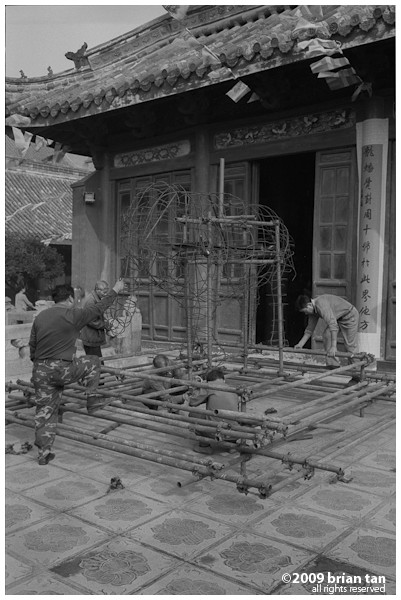 Xianggou Monastery: No idea what they're building and what for...